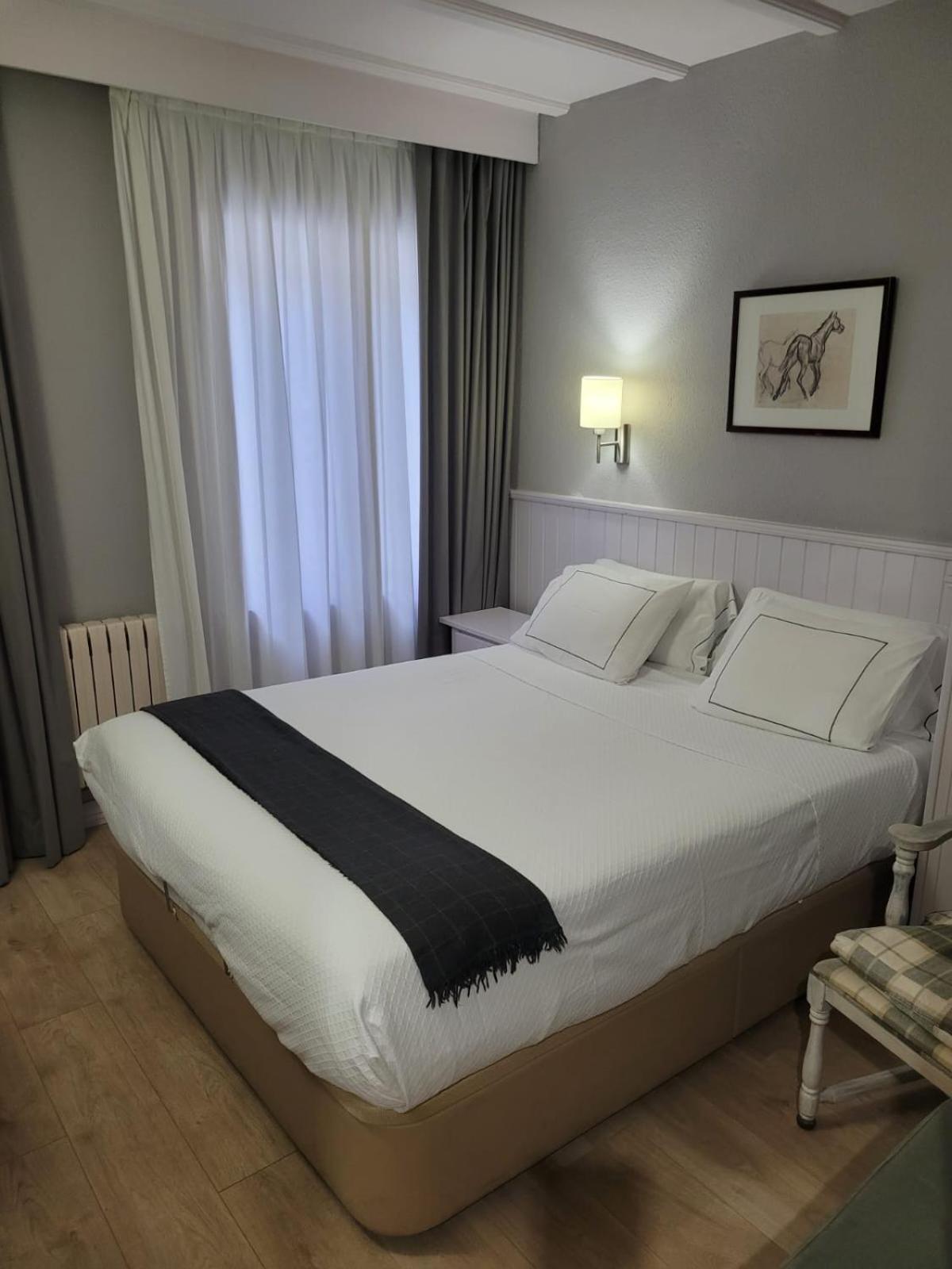 Hotel Ribaeta เบียญา ภายนอก รูปภาพ