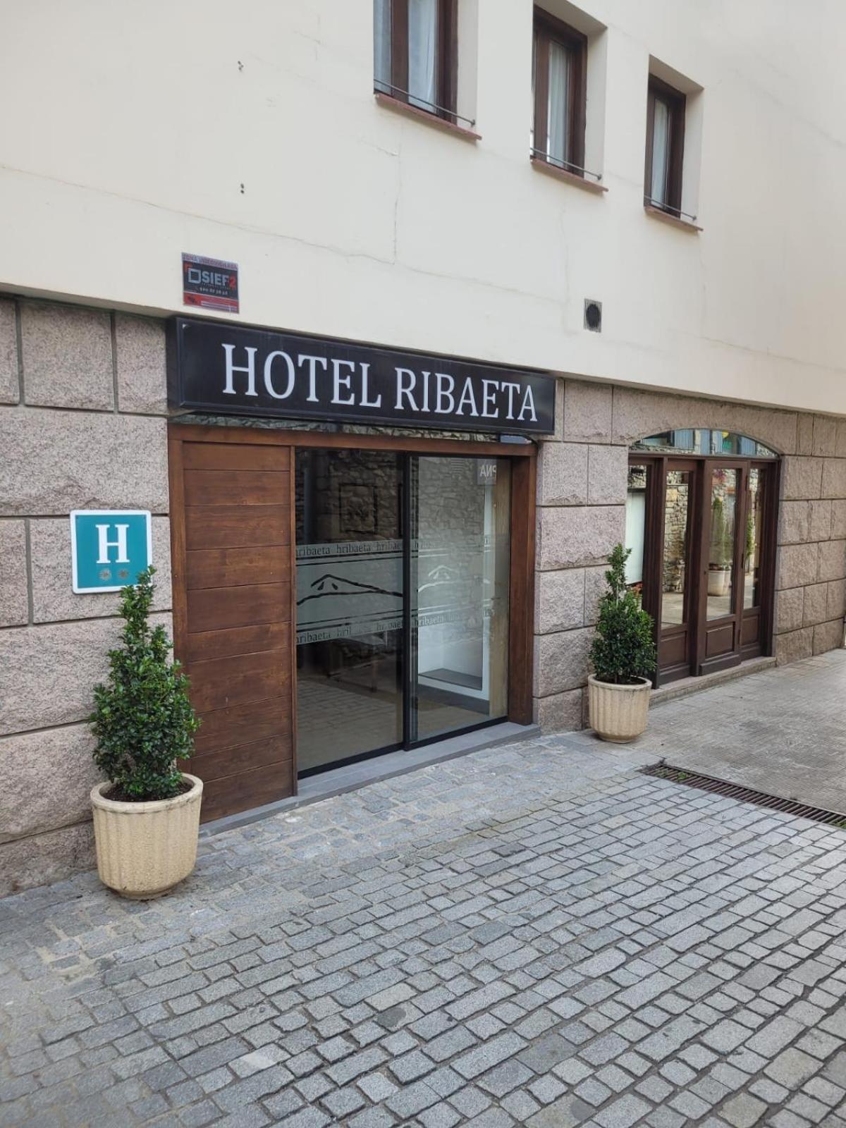 Hotel Ribaeta เบียญา ภายนอก รูปภาพ