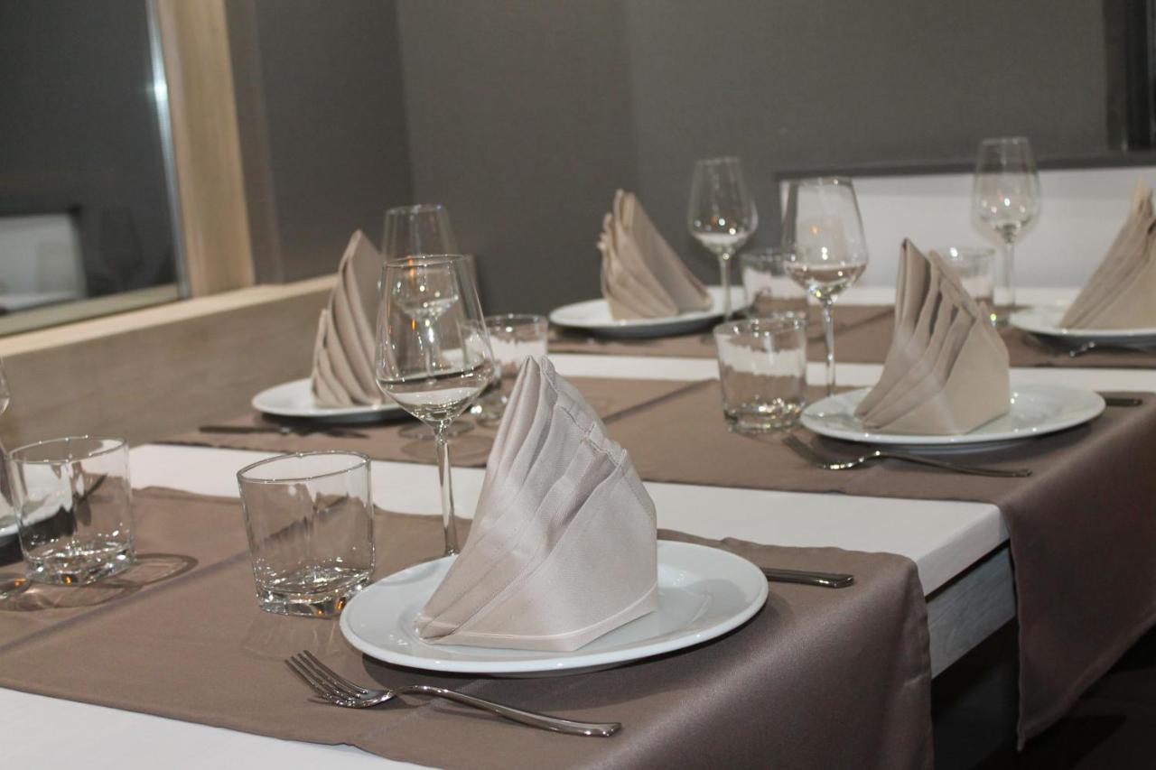 Hotel Ribaeta เบียญา ภายนอก รูปภาพ